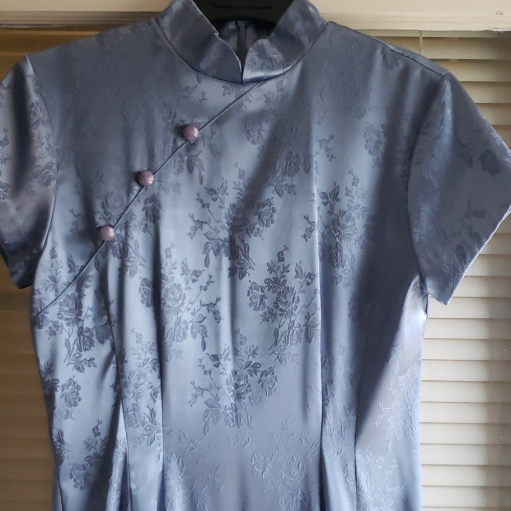 Dress - Picture 2 of 2